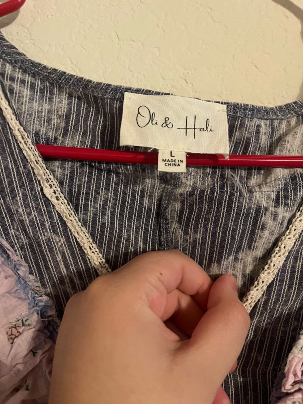 OLÍ & HALI Striped Distressed Tunic Top size LARGE - Picture 3 of 4